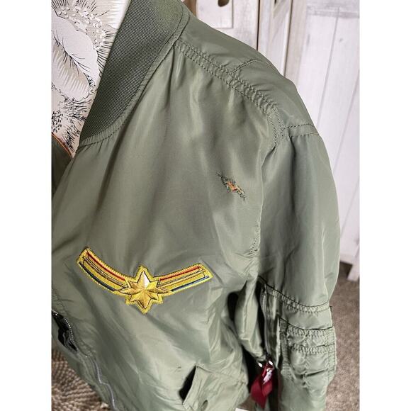 Rare! Limited! Captain Marvel Marvel Studios Cast Crew Flight Jacket Reversible - Picture 9 of 15